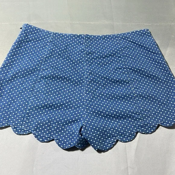 Womens shorts size L with stars and scalloped edge - Picture 4 of 9